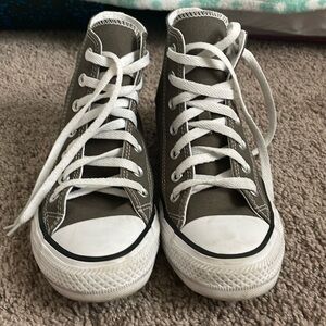 Chuck Taylor women’s converse size 8